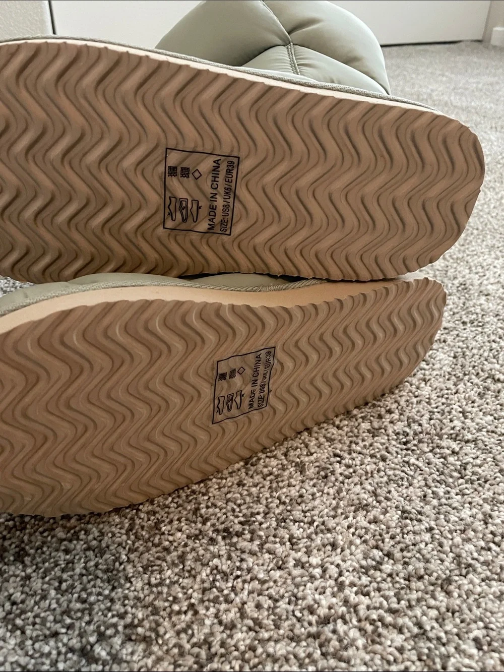 Qupid Quilted Puffer Snow Boots in Sage